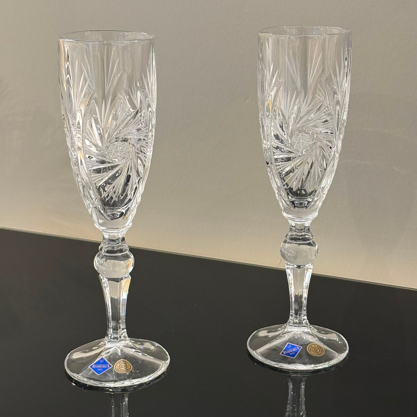 Set Of 6 Pinwheel Champagne Glasses With Mat Cut