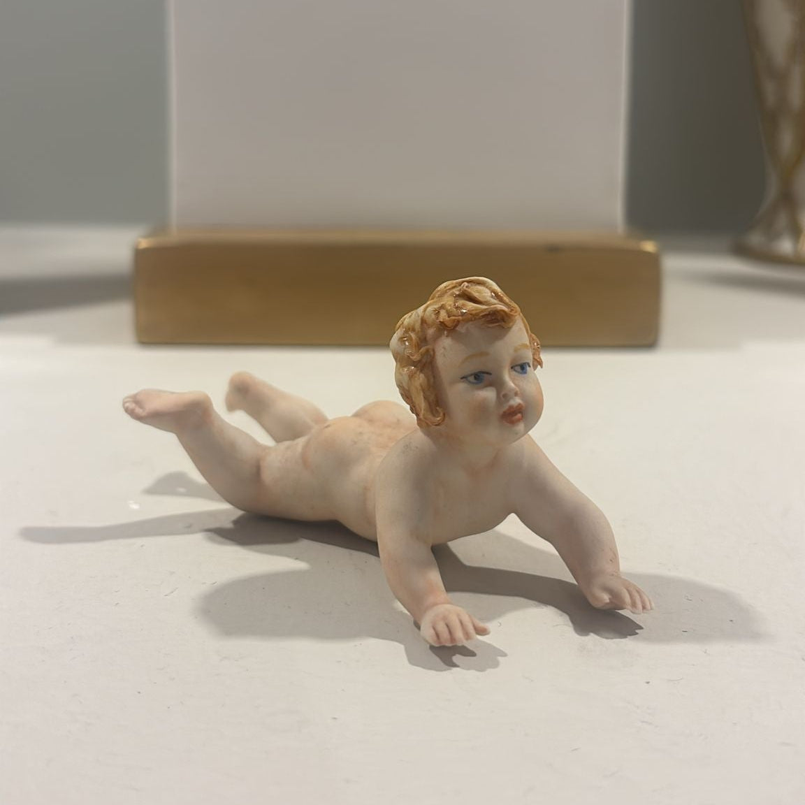Bambino Pancia In Giu