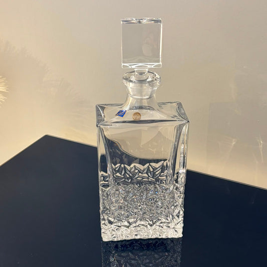 Nicolette Decanter