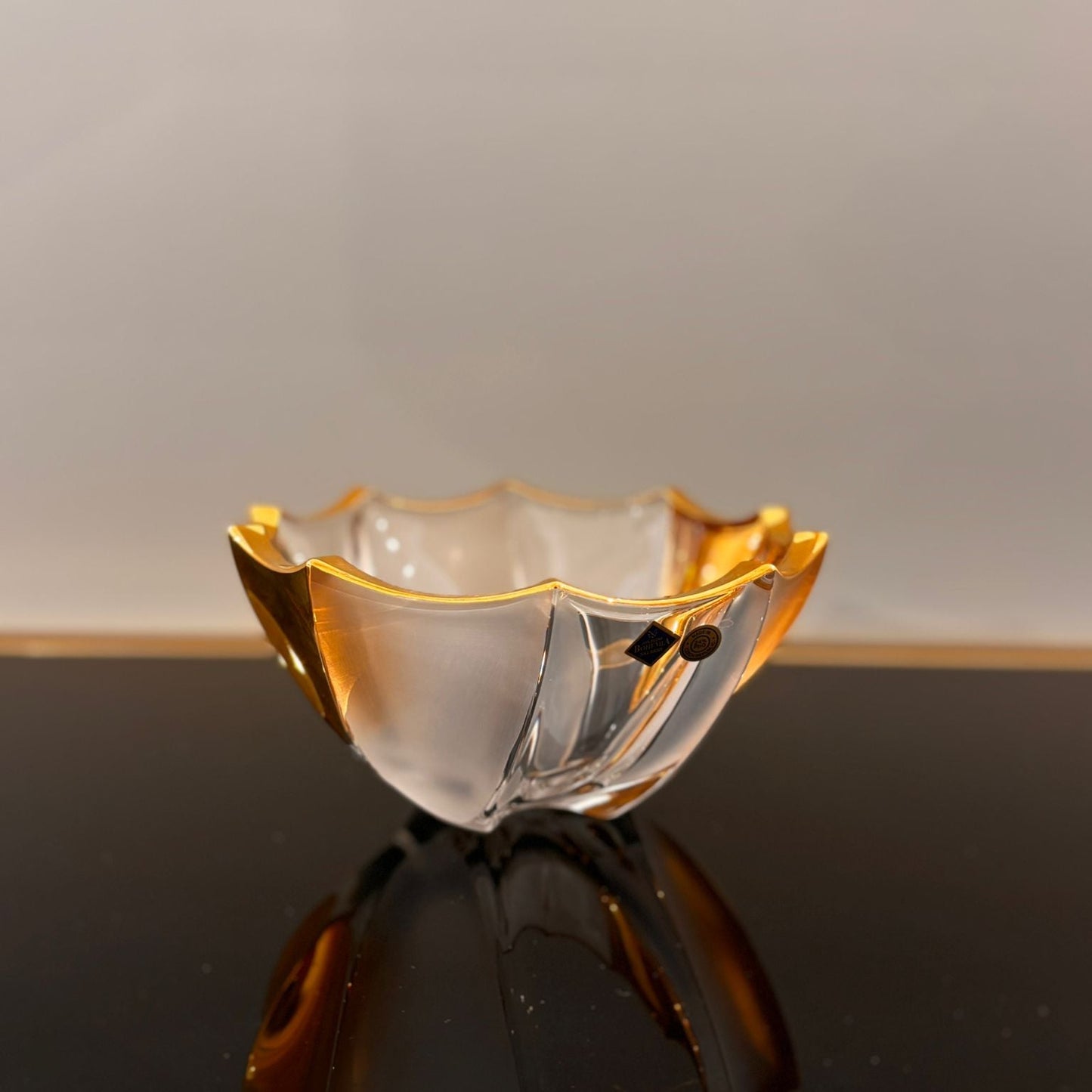 Calypso Medium Bowl With Gold & Fond