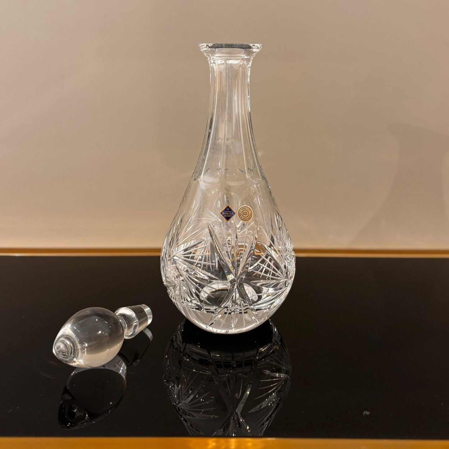 Wine Decanter With Pinwheel Cut