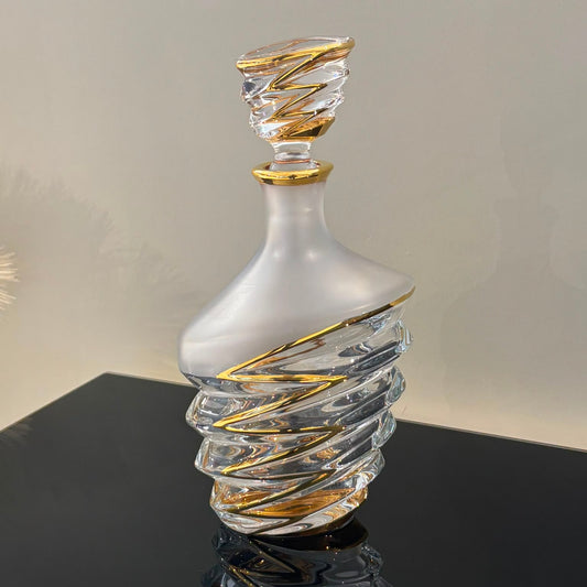 Dynamic Decanter With Gold And Fond