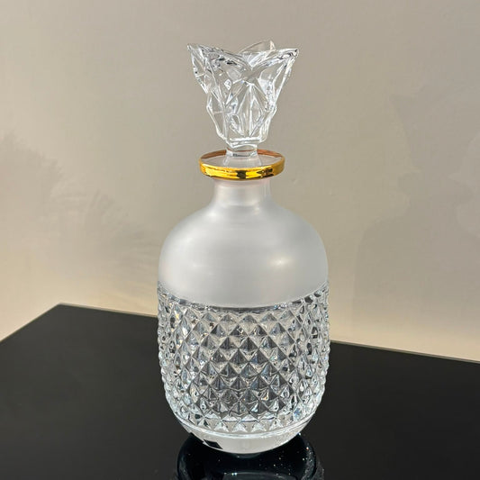 Chelsey Decanter With Gold And Sprayed Mat