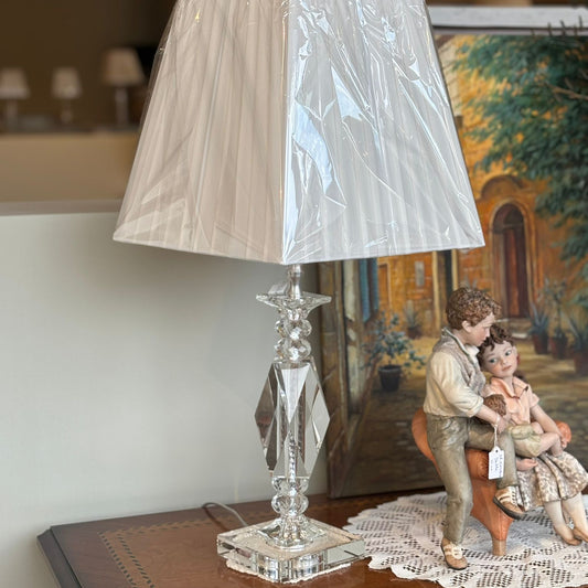 Elegant Contemporary Lamp