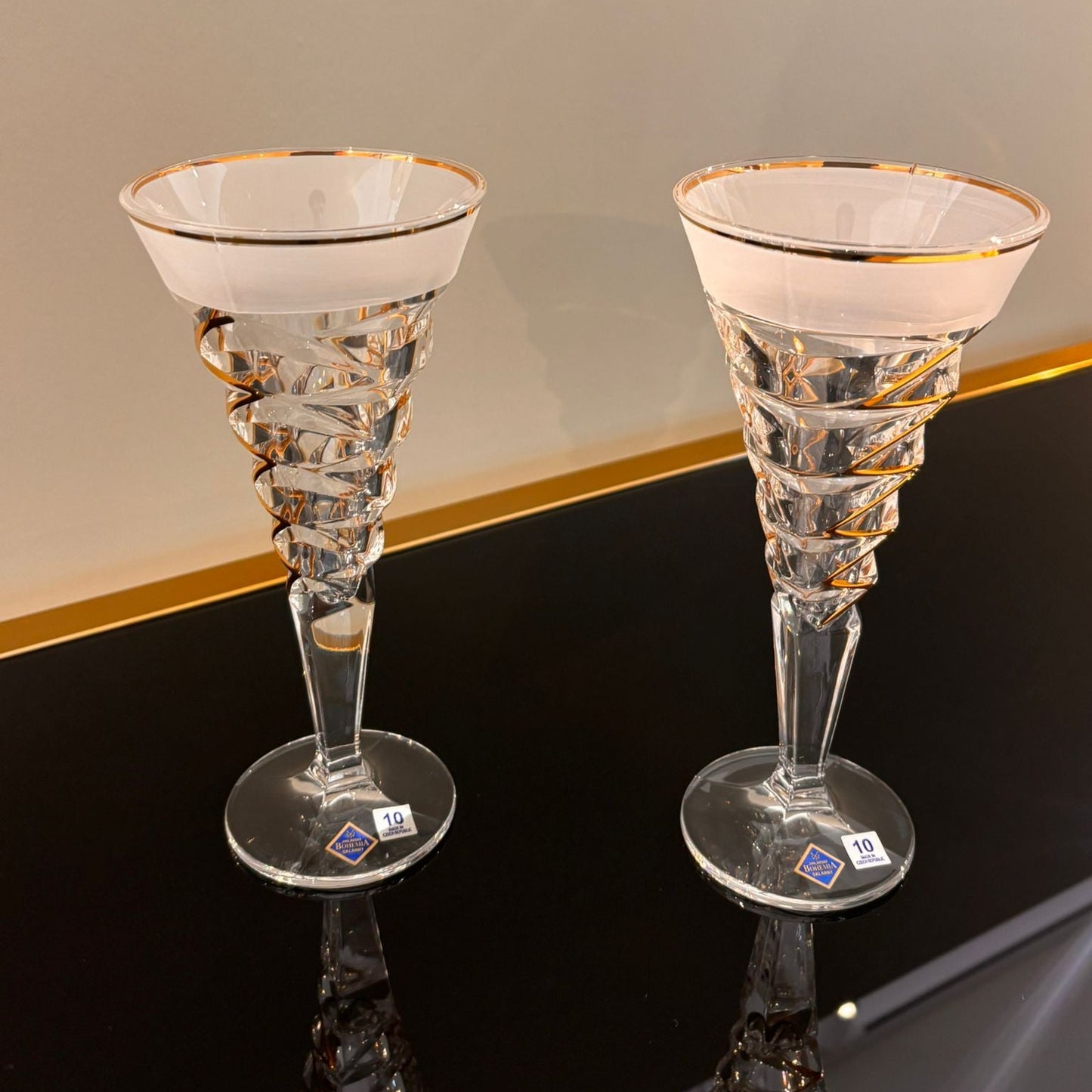Set of 6 Dynamic Wine Glasses With Gold & Mat